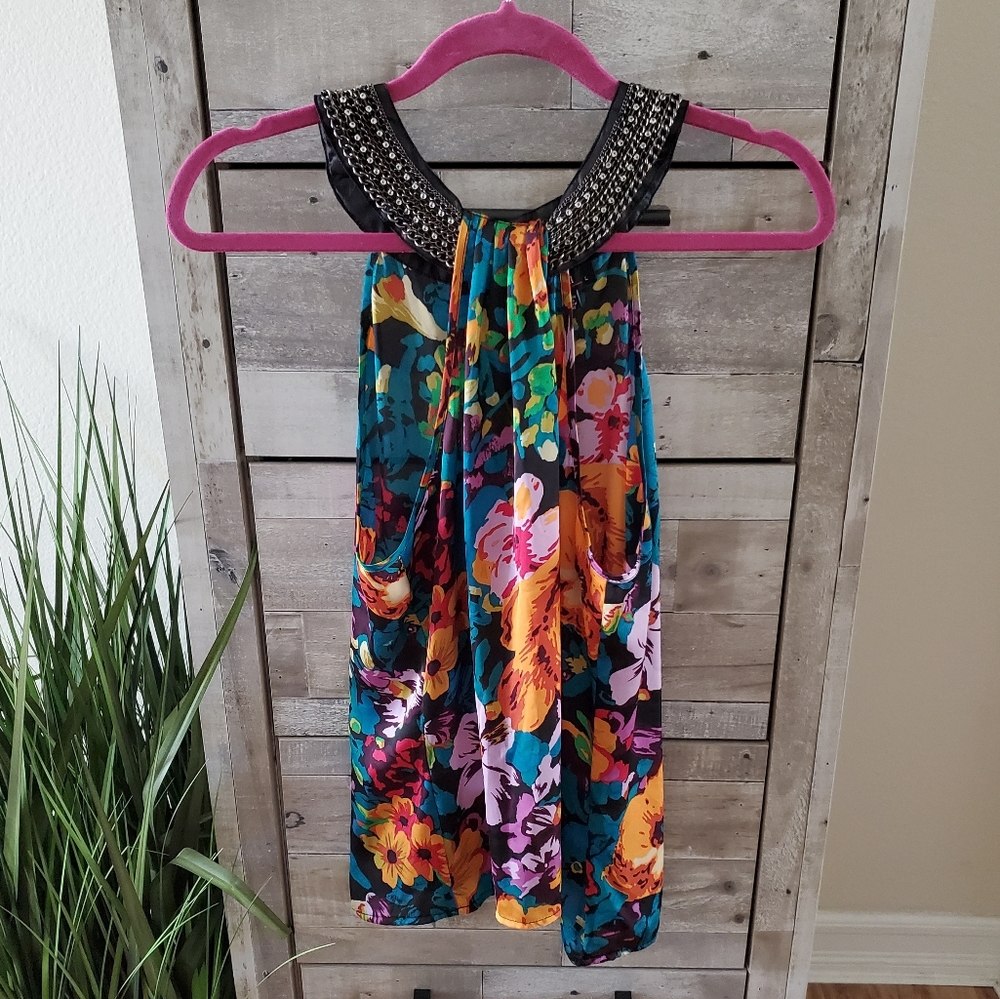 * NWOT* HALTER STYLE VIBRANT TOP*